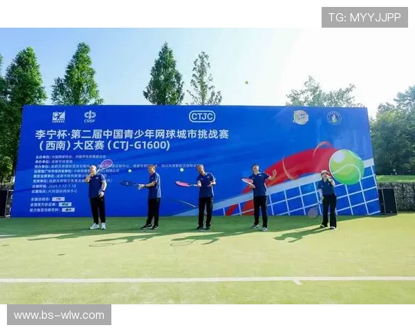 成都网球队技术揭秘：网球巨献背后的训练与策略分析