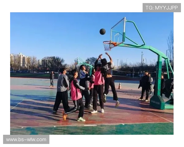 西安篮球队的团队协作揭秘:如何在赛场上实现完美配合与默契合作 西安篮球队的团队协作揭秘:如何在赛场上实现完美配合与默契合作